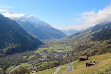 Die Schweiz macht dieses Jahr Ferien zuhause - zum Beispiel in der Surselva in Graubünden, hier bei Trun.